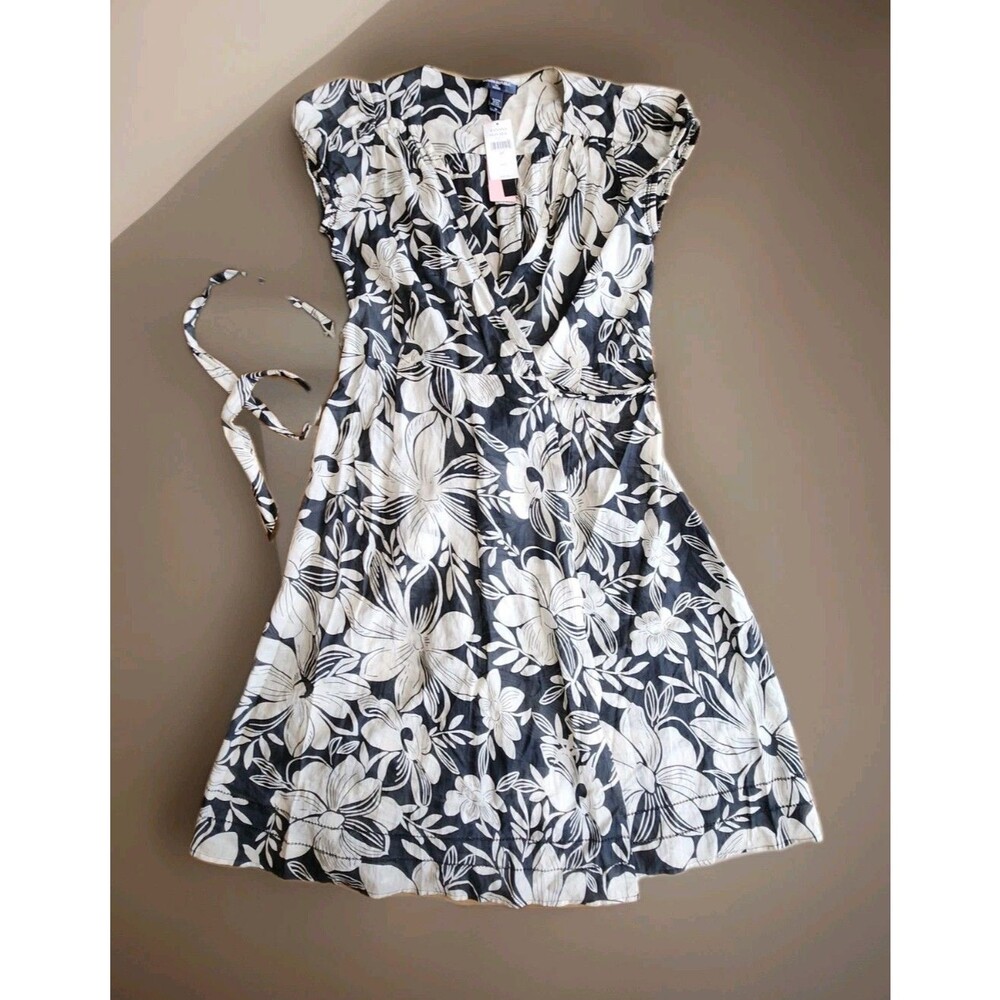 Banana Republic NWT Silk Blend Wrap Black & White Floral Dress Sz 4p MSRP $89 - Picture 2 of 12